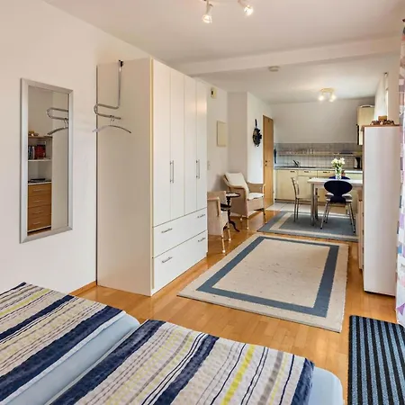 Apartment Ingrid Heyes *