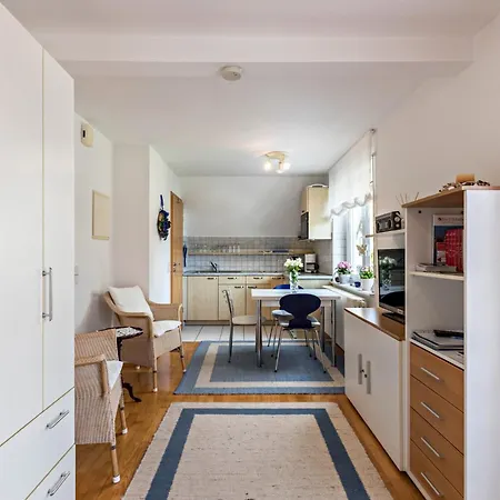 Ingrid Heyes Apartment